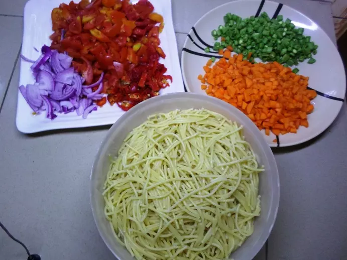 ingredients for spaghetti jollof