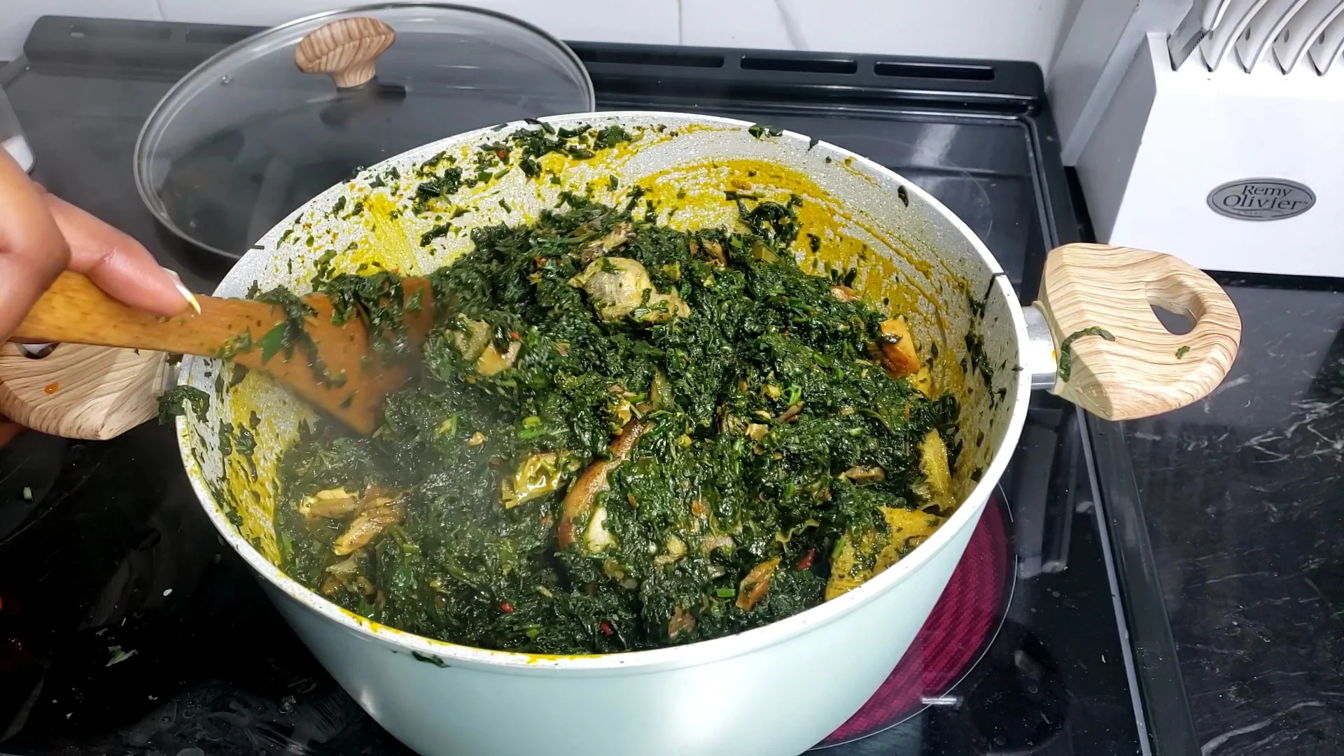 Tips on How to Cook Vegetable Soup Without Waterleaf